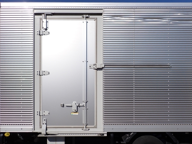 いすゞ エルフ 小型 バン 2RG-NLR88AN(97482) 14枚目