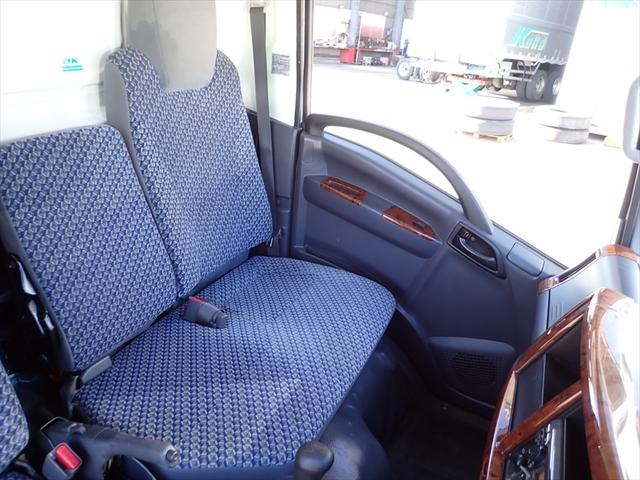 いすゞ エルフ 小型 バン 2RG-NLR88AN(97482) 48枚目