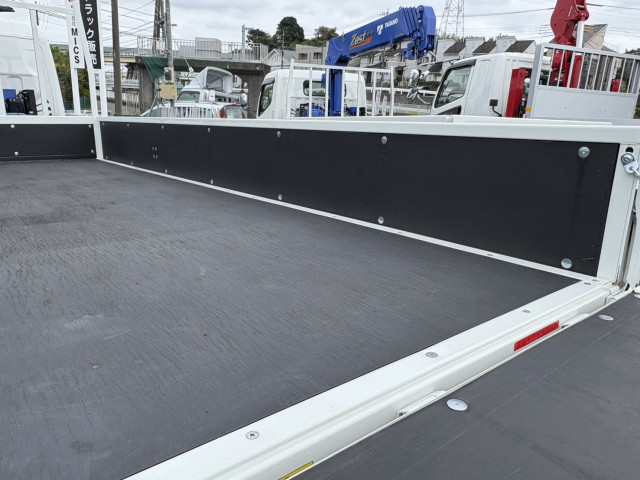 三菱ふそう キャンター 小型 平ボディ（クレーン付） 2PG-FEB80(97592) 11枚目