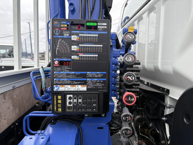 三菱ふそう キャンター 小型 平ボディ（クレーン付） 2PG-FEB80(97592) 18枚目