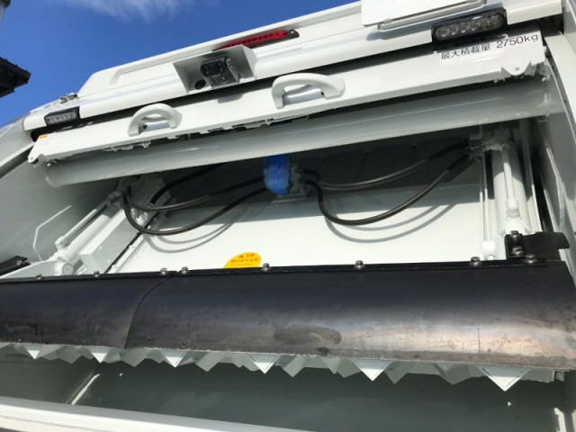 三菱ふそう キャンター 小型 塵芥車（プレス式） 2PG-FEB90(97593) 28枚目