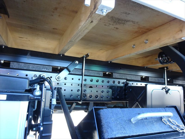 三菱ふそう キャンター 小型 平ボディ（クレーン付） 2PG-FEB80(97599) 7枚目