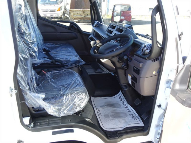 三菱ふそう キャンター 小型 平ボディ（クレーン付） 2PG-FEB80(97599) 20枚目