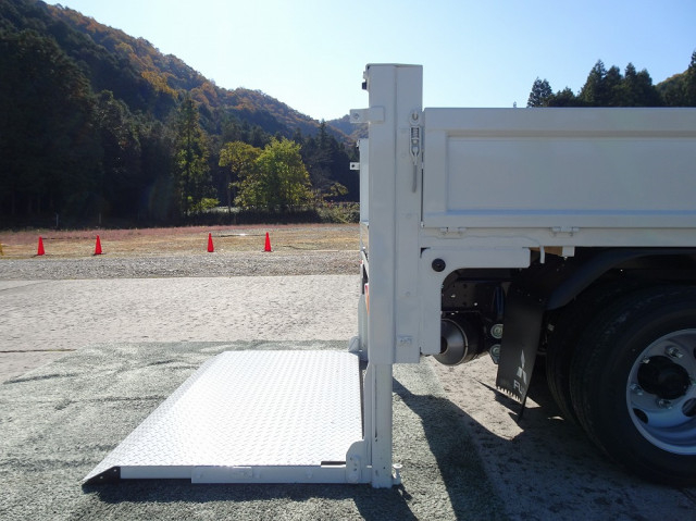 三菱ふそう キャンター 小型 平ボディ 2RG-FBAV0(97605) 14枚目