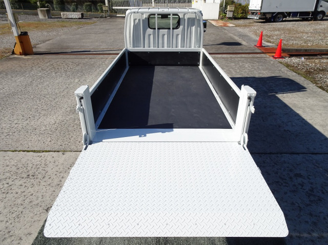 三菱ふそう キャンター 小型 平ボディ 2RG-FBAV0(97605) 17枚目