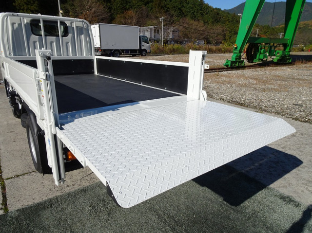 三菱ふそう キャンター 小型 平ボディ 2RG-FBAV0(97605) 19枚目