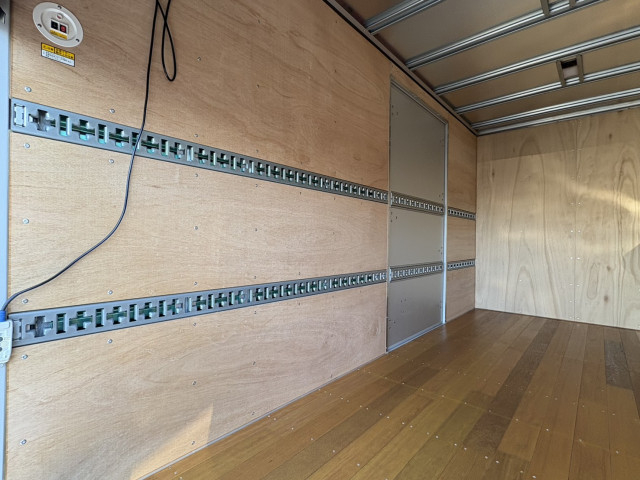 日野 デュトロ 小型 バン 2KG-XZU710M(97616) 12枚目