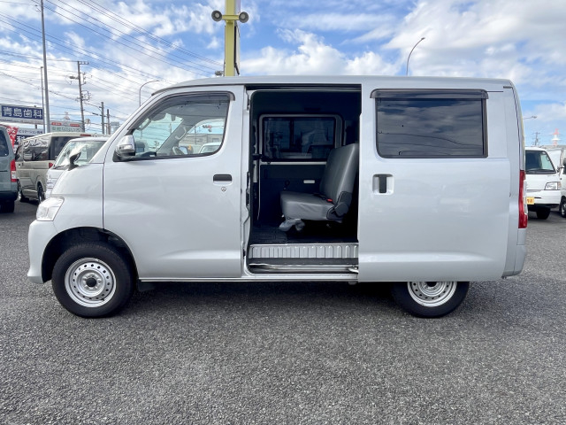 トヨタ タウンエース 小型 バン 5BF-S403M(97636) 4枚目