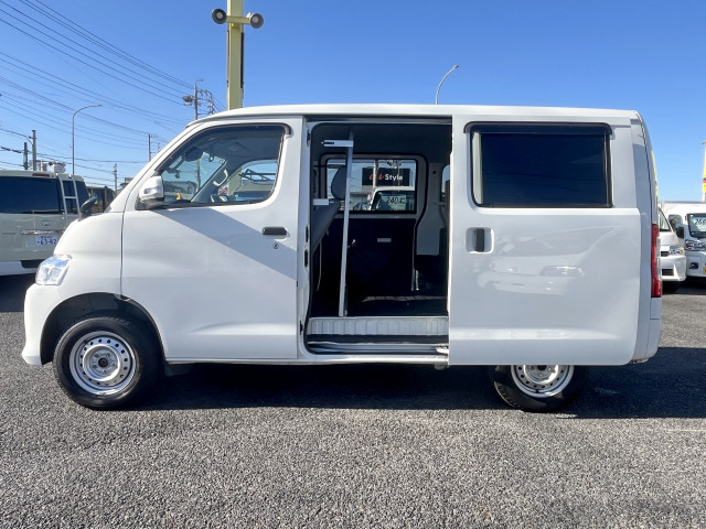 トヨタ タウンエース 小型 バン 5BF-S413M(97648) 4枚目