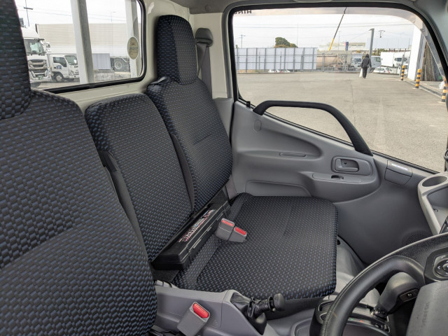 日野 デュトロ 小型 平ボディ 2RG-XZU605M(97650) 24枚目