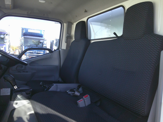 日野 デュトロ 小型 バン 2RG-XZC605M(97652) 19枚目