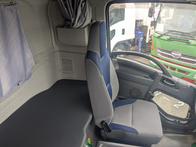 いすゞ フォワード 中型 ウィング 2RG-FRR90T2(97664) 32枚目