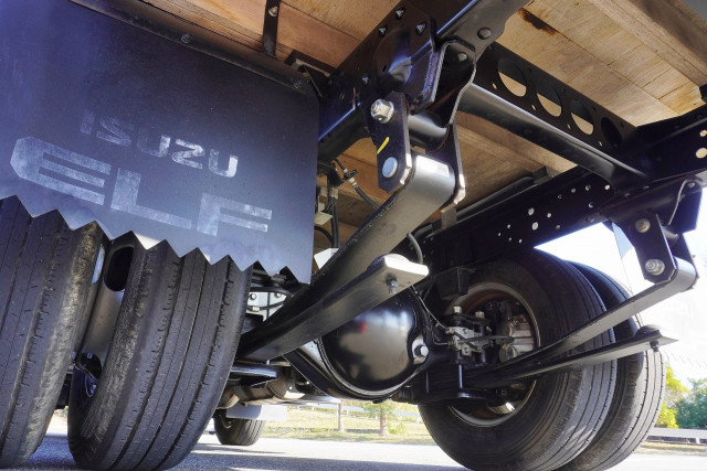 いすゞ エルフ 小型 平ボディ 2RG-NHR88A(97697) 26枚目