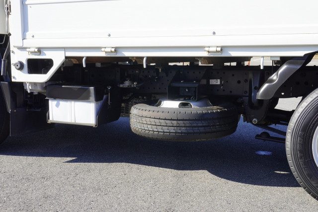 いすゞ エルフ 小型 平ボディ 2RG-NHR88A(97697) 27枚目