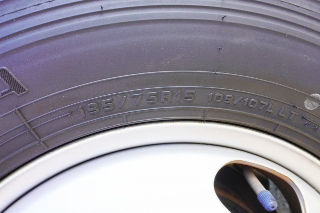 いすゞ エルフ 小型 平ボディ 2RG-NHR88A(97697) 34枚目