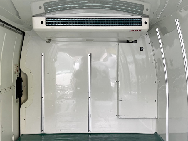 トヨタ ハイエース 小型 冷蔵冷凍バン CBF-TRH200V(97705) 9枚目