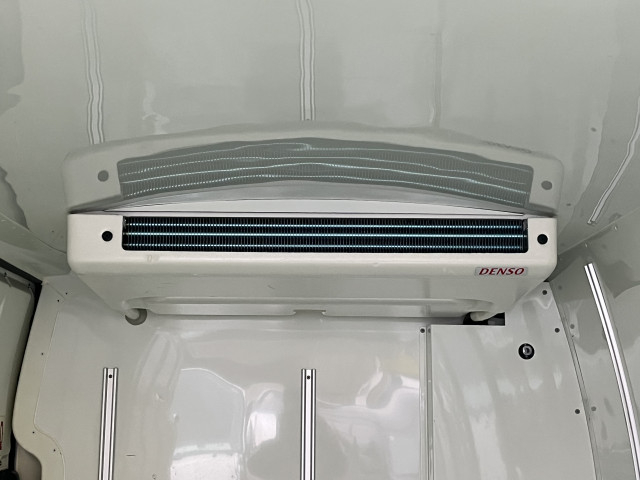 トヨタ ハイエース 小型 冷蔵冷凍バン CBF-TRH200V(97705) 10枚目