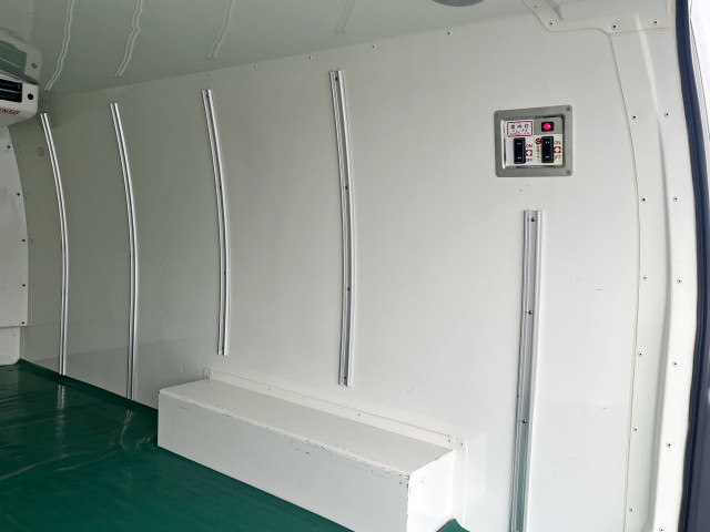 トヨタ ハイエース 小型 冷蔵冷凍バン CBF-TRH200V(97705) 13枚目