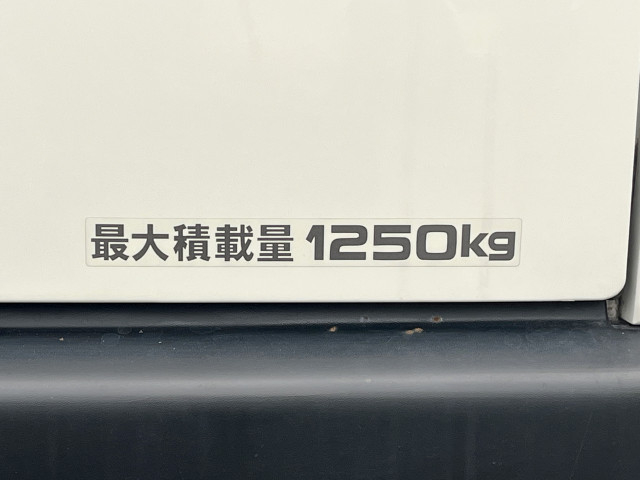 トヨタ ハイエース 小型 冷蔵冷凍バン CBF-TRH200V(97705) 17枚目