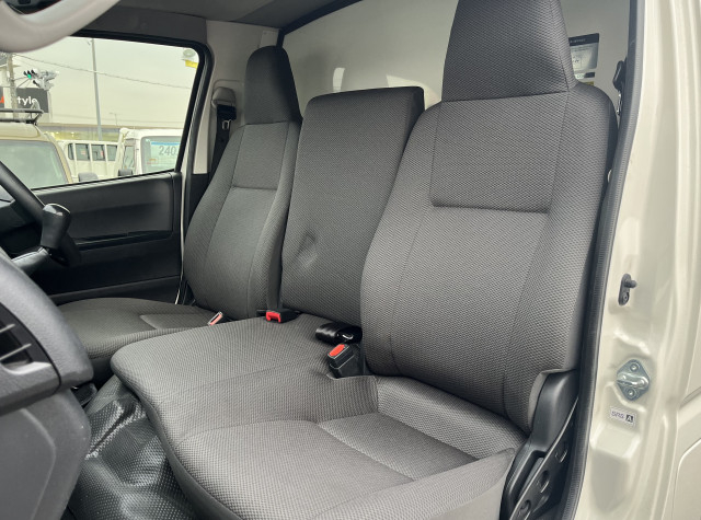 トヨタ ハイエース 小型 冷蔵冷凍バン CBF-TRH200V(97705) 20枚目