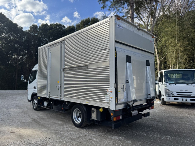 三菱ふそう キャンター 小型 バン 2PG-FEB50(97710) 4枚目