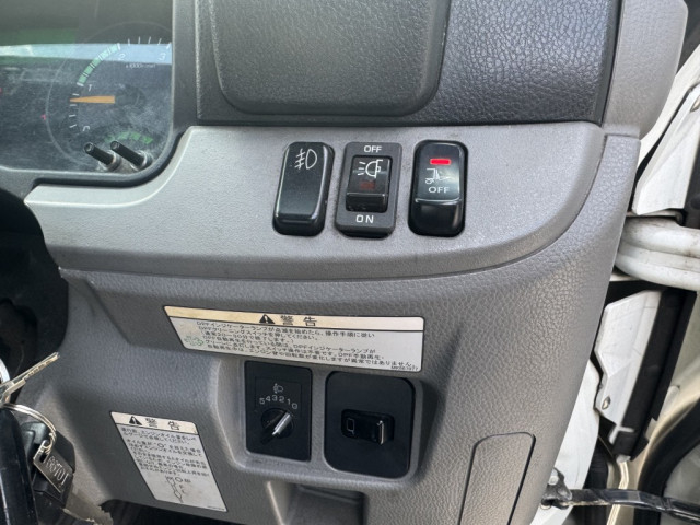 三菱ふそう キャンター 小型 バン 2PG-FEB50(97710) 28枚目