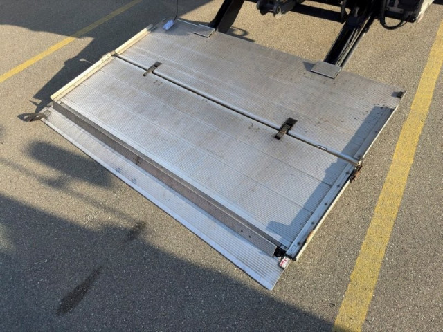 いすゞ フォワード 増トン 冷蔵冷凍バン 2PG-FSR90T2(97716) 6枚目