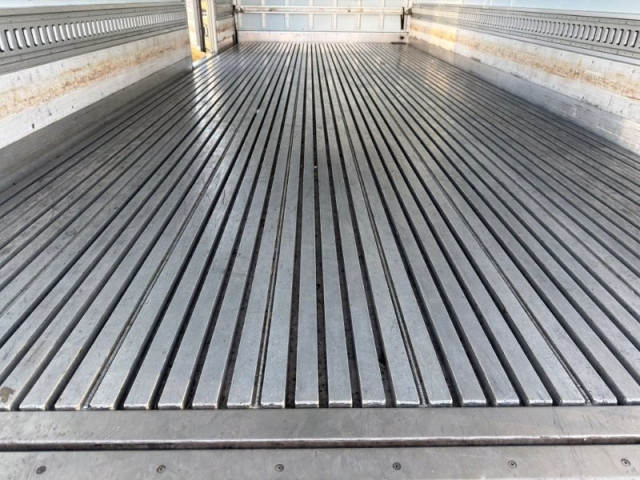 いすゞ フォワード 増トン 冷蔵冷凍バン 2PG-FSR90T2(97716) 8枚目