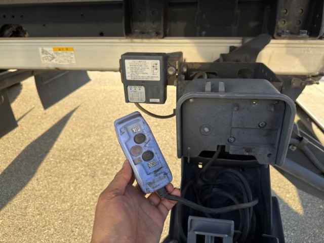 いすゞ フォワード 増トン 冷蔵冷凍バン 2PG-FSR90T2(97716) 11枚目