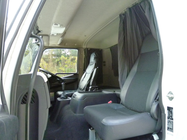 三菱ふそう ファイター 増トン バン 2KG-FK65FY(97715) 28枚目