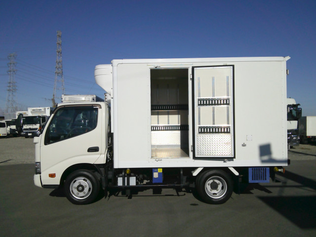 日野 デュトロ 小型 冷蔵冷凍バン 2RG-XZC605(97717) 9枚目