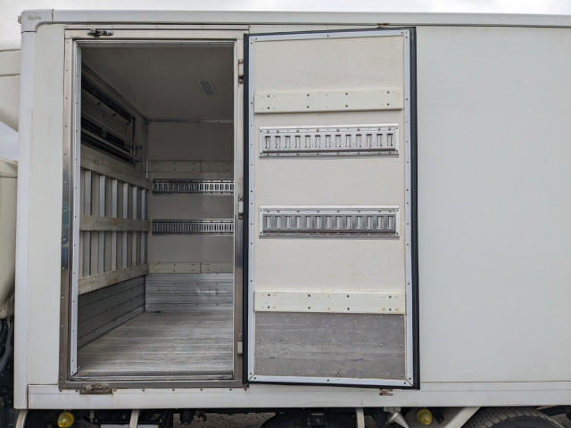 日野 デュトロ 小型 冷蔵冷凍バン 2RG-XZU712M(97727) 32枚目