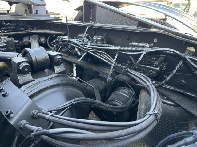 UDトラックス（日産） クオン 大型 トラクタ QPG-GK5XAD(97742) 39枚目