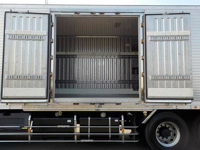 UDトラックス（日産） クオン 大型 冷蔵冷凍バン QKG-CD5ZA(9276) 46枚目