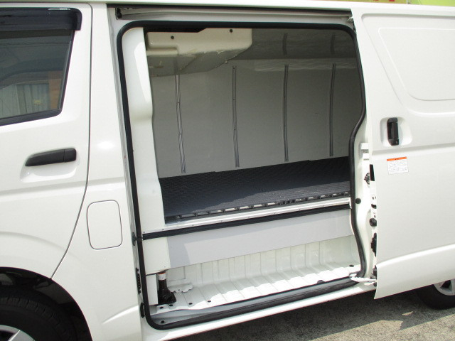 Toyota hiace Small Freezer box_body CBF-TRH200V(92118) 5枚目