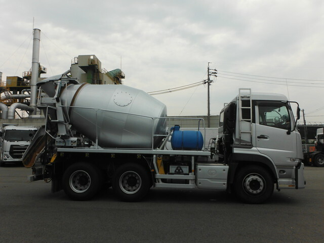 UDトラックス（日産） クオン 大型 ミキサー車 2PG-CW5AL(12567) 8枚目
