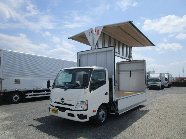 日野 デュトロ 小型 ウィング 2WG-XZU713M(113697) 1枚目
