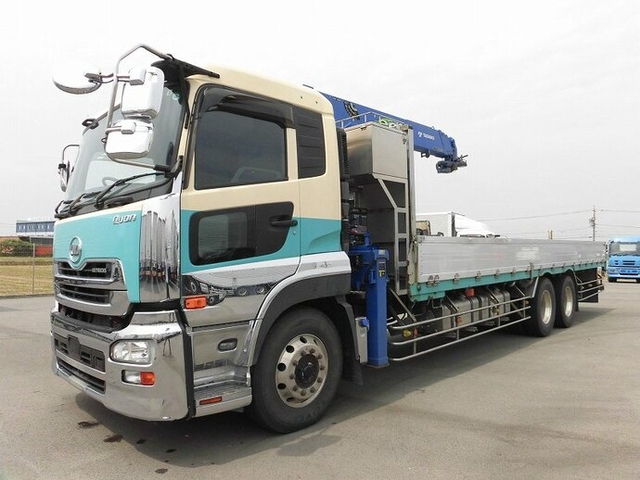 UDトラックス（日産） クオン 大型 平ボディ（クレーン付） QKG-CW5ZA(11515) 1枚目