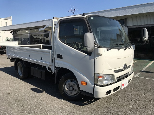 日野 デュトロ 小型 平ボディ SKG-XZU600M(110154) 3枚目