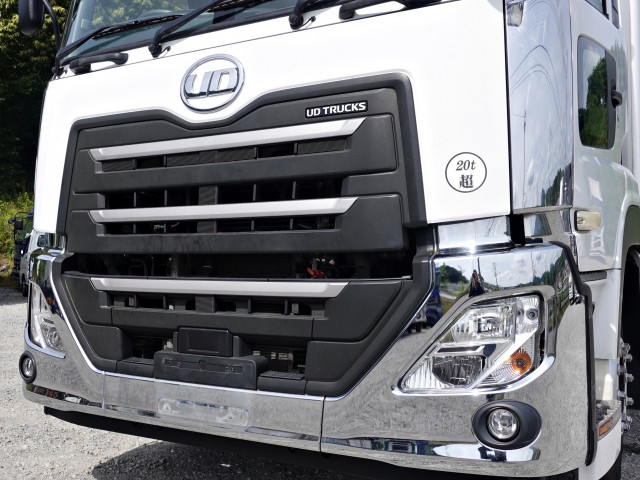 UDトラックス（日産） クオン 大型 冷蔵冷凍バン 2PG-CD5BA(105765) 4枚目