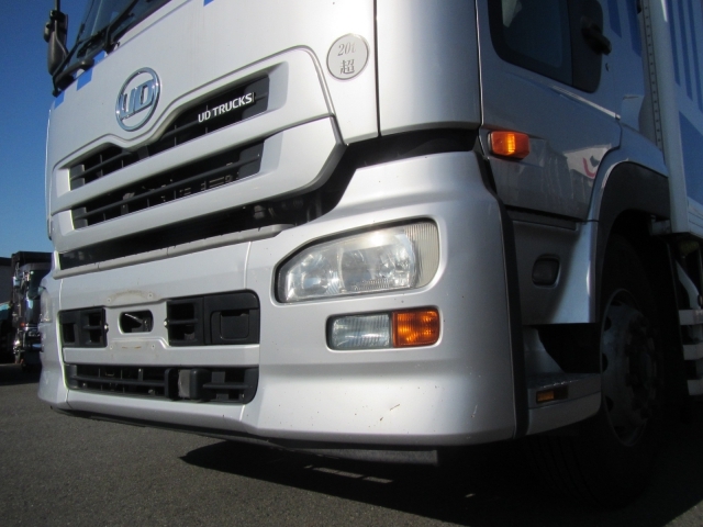 UDトラックス（日産） クオン 大型 冷蔵冷凍バン QKG-CD5ZA(4832) 29枚目