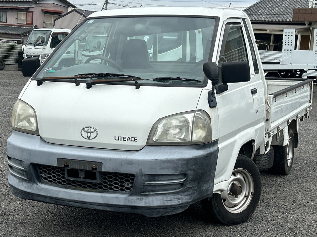 トヨタ ライトエース 小型 平ボディ GK-KM70(104073) 1枚目