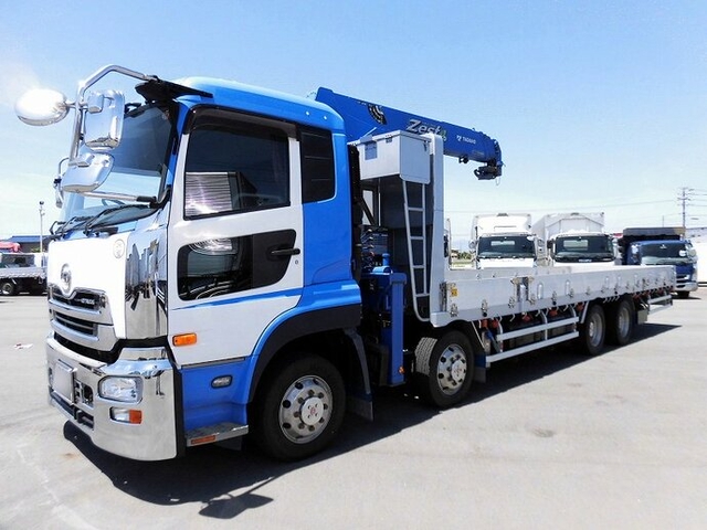 UDトラックス（日産） クオン 大型 平ボディ（クレーン付） QKG-CG5ZA(6495) 1枚目