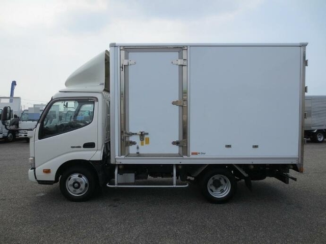 日野 デュトロ 小型 保冷バン TKG-XZU605M(8608) 8枚目