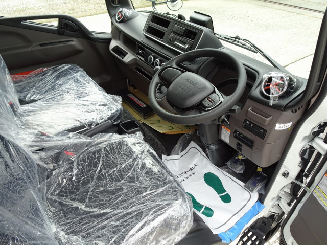 三菱ふそう キャンター 小型 平ボディ 2RG-FDA20(111861) 4枚目