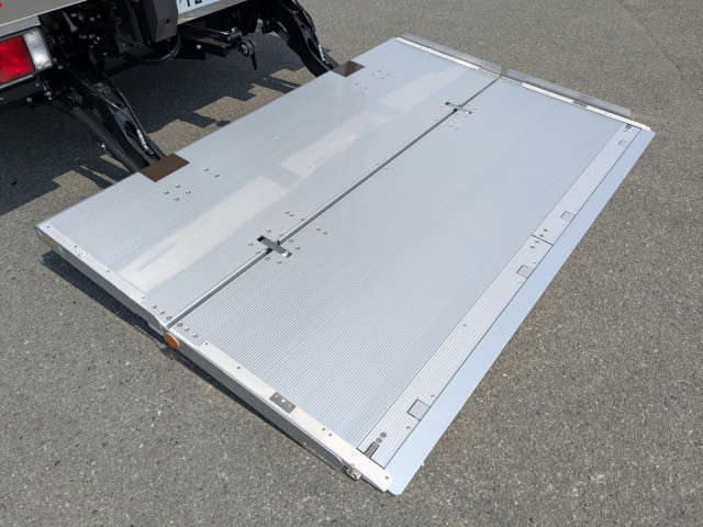 三菱ふそう ファイター 小型 冷蔵冷凍バン 2KG-FK65F(112451) 9枚目