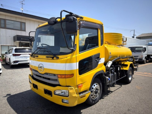 UDトラックス（日産） コンドル 中型 バキュームカー/糞尿車 SKG-MK38L(110399) 1枚目