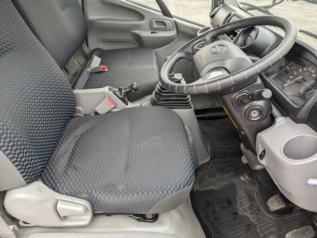 日野 デュトロ 小型 バン 2RG-XZU655M(97760) 35枚目