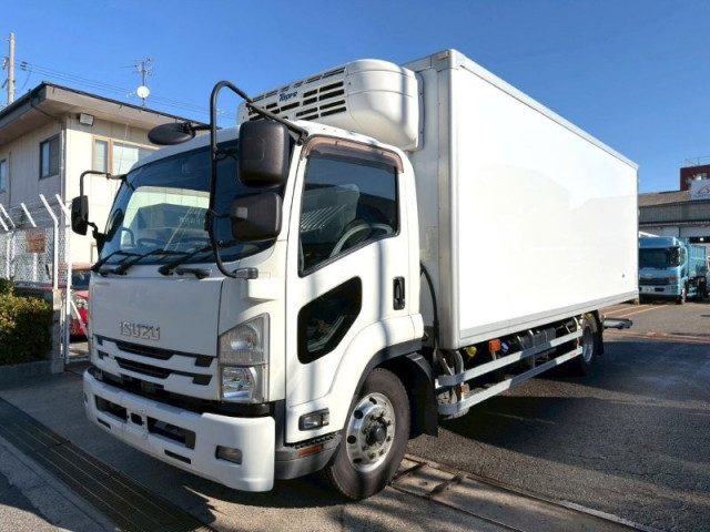 いすゞ フォワード 増トン 冷蔵冷凍バン 2PG-FTR90V2(97768) 1枚目
