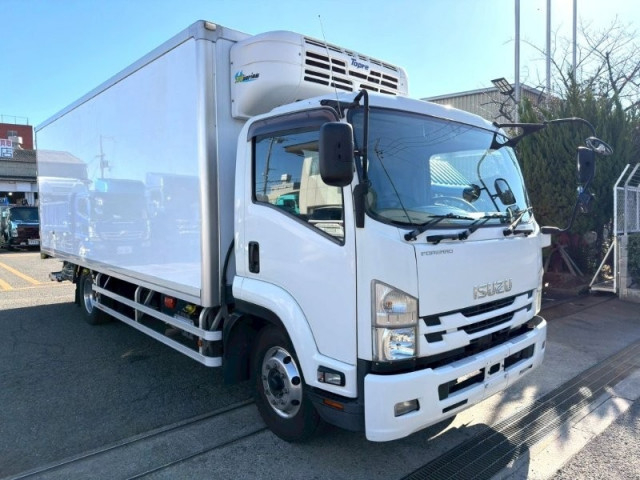 いすゞ フォワード 増トン 冷蔵冷凍バン 2PG-FTR90V2(97768) 2枚目